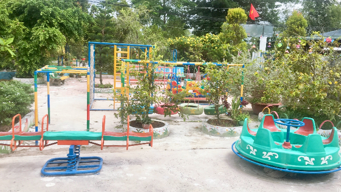 Văn phòng dự án Christina Noble Children's Foundation trao tặng đồ dụng, thiết bị giáo dục cho Trường Mầm non Bình Thạnh B, huyện Cao Lãnh, tỉnh Đồng Tháp.