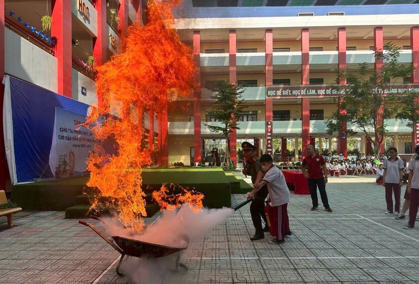 TPHCM: Yêu cầu trường học tập huấn phòng cháy, chữa cháy cho học sinh