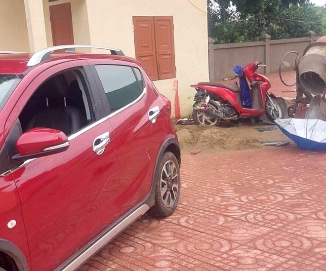 Nghệ An: Cô giáo lùi xe làm tử vong học sinh lớp 6