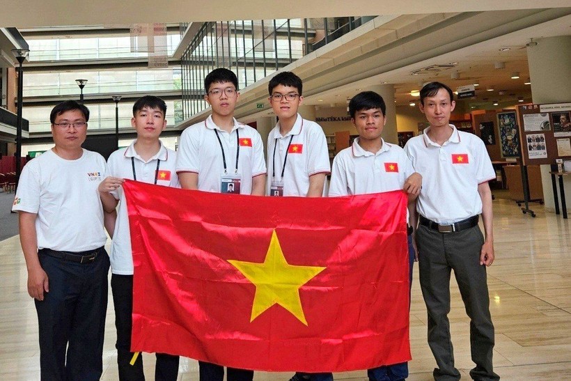 4 học sinh Việt Nam giành huy chương Olympic Tin học quốc tế năm 2023