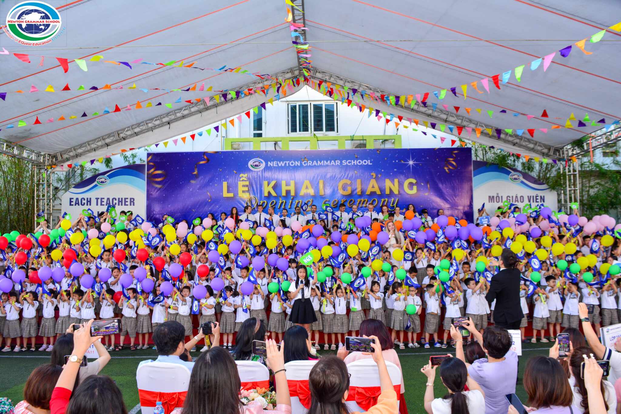 RỘN RÀNG KHÔNG KHÍ LỄ KHAI GIẢNG NĂM HỌC 2023 – 2024 TRƯỜNG TIỂU HỌC I-SẮC NIU-TƠN
