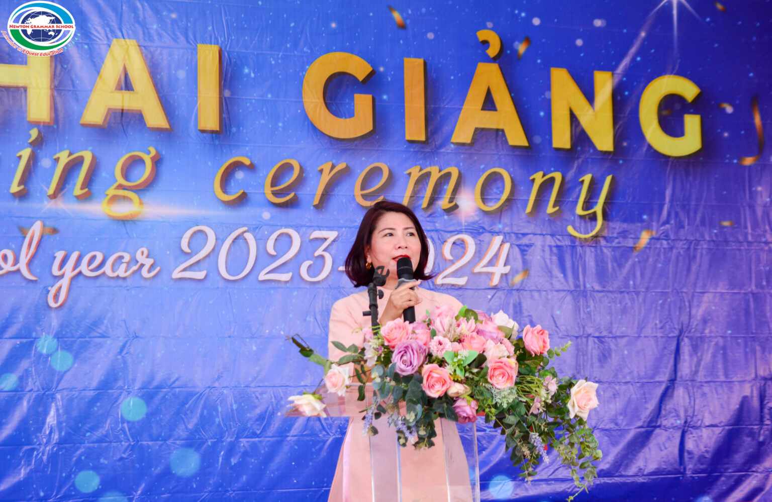 RỘN RÀNG KHÔNG KHÍ LỄ KHAI GIẢNG NĂM HỌC 2023 – 2024 TRƯỜNG TIỂU HỌC I-SẮC NIU-TƠN