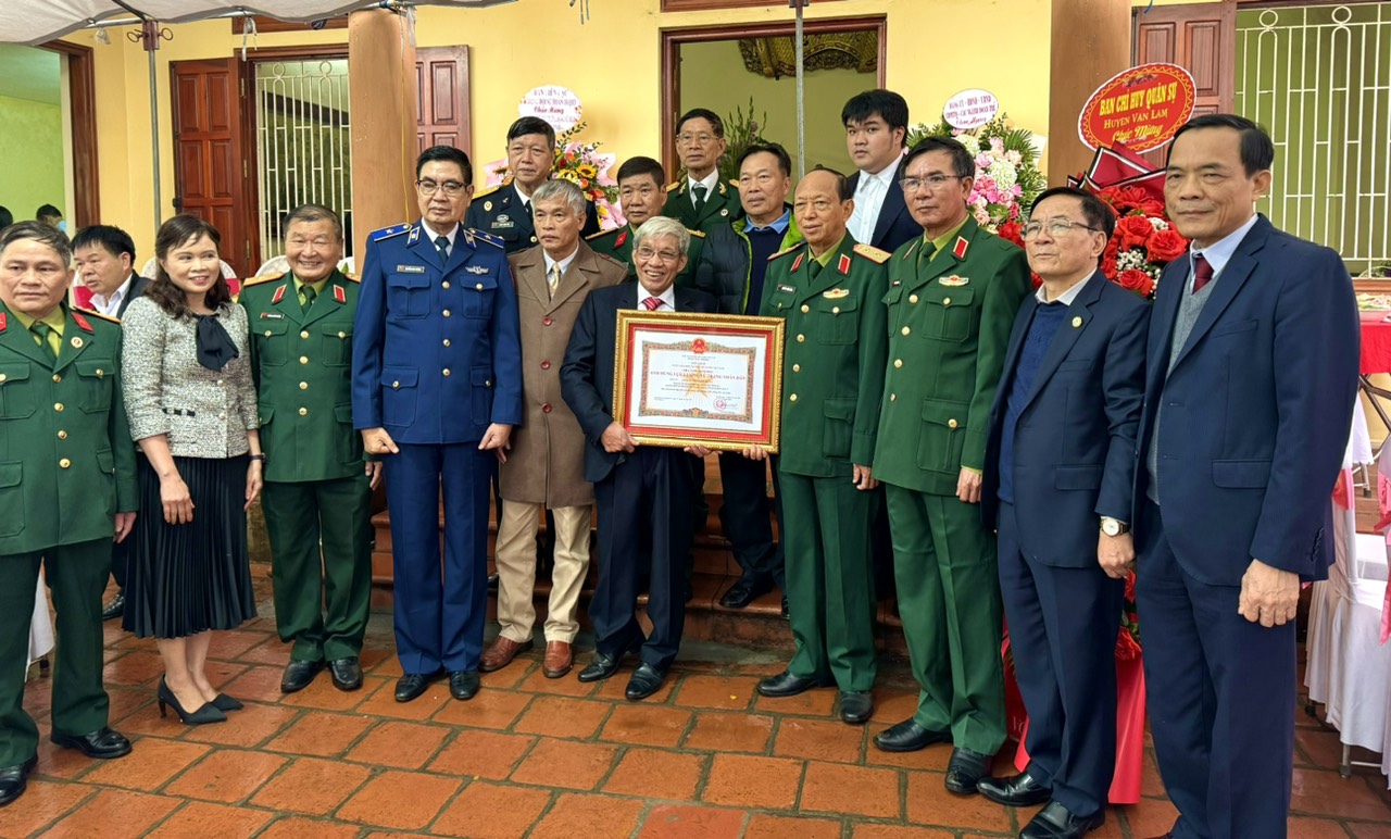 Cựu học viên Học viện Quân chính Lê nin Dâng hương tưởng nhớ Cố Thượng tướng Đặng Vũ Hiệp