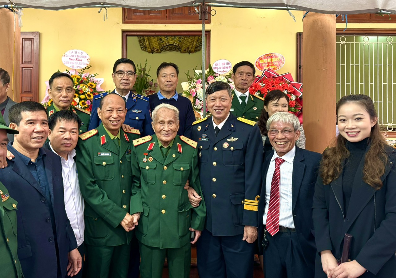 Cựu học viên Học viện Quân chính Lê nin Dâng hương tưởng nhớ Cố Thượng tướng Đặng Vũ Hiệp
