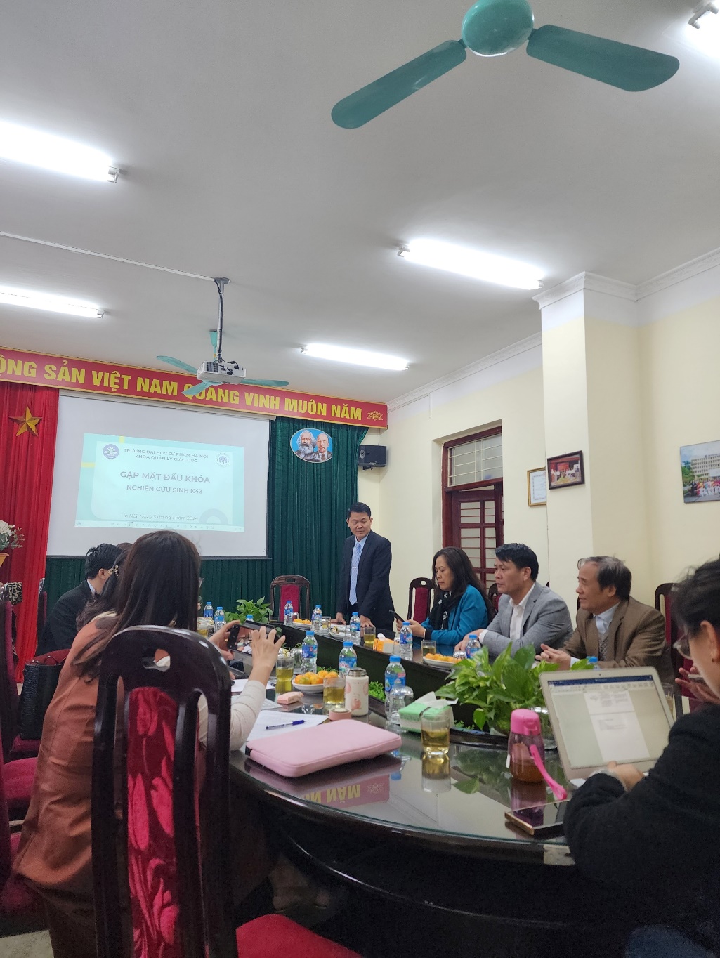 GẶP MẶT CÁN BỘ, GIẢNG VIÊN VÀ NGHIÊN CỨU SINH QUẢN LÝ GIÁO DỤC KHÓA 43, TRƯỜNG ĐẠI HỌC SƯ PHẠM HÀ NỘI