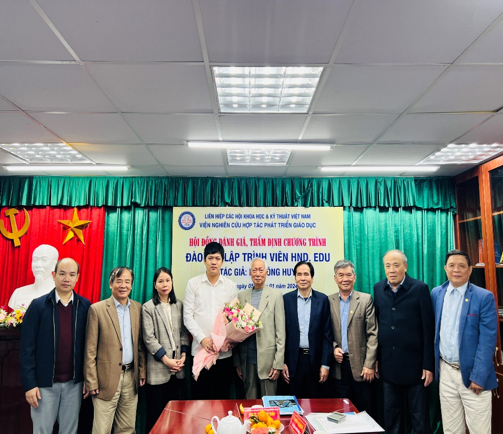VIỆN NGHIÊN CỨU HỢP TÁC PHÁT TRIỂN GIÁO DỤC TỔ CHỨC ĐÁNH GIÁ, NGHIỆM THU CHƯƠNG TRÌNH ĐÀO TẠO LẬP TRÌNH VIÊN
