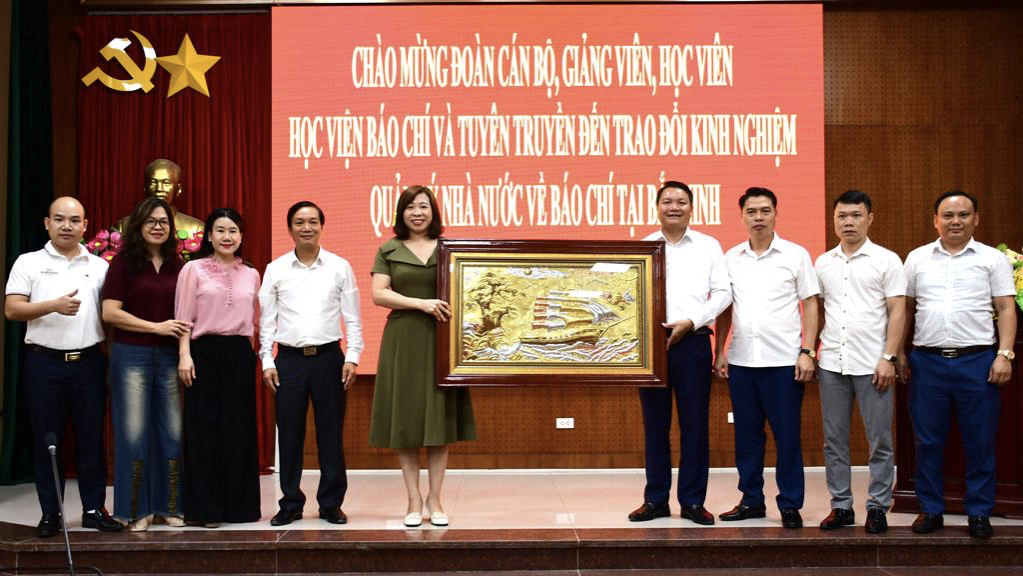 Đoàn cán bộ, giảng viên, học viên Học viện Báo chí và Tuyên truyền trao đổi kinh nghiệm thực tế tại Bắc Ninh