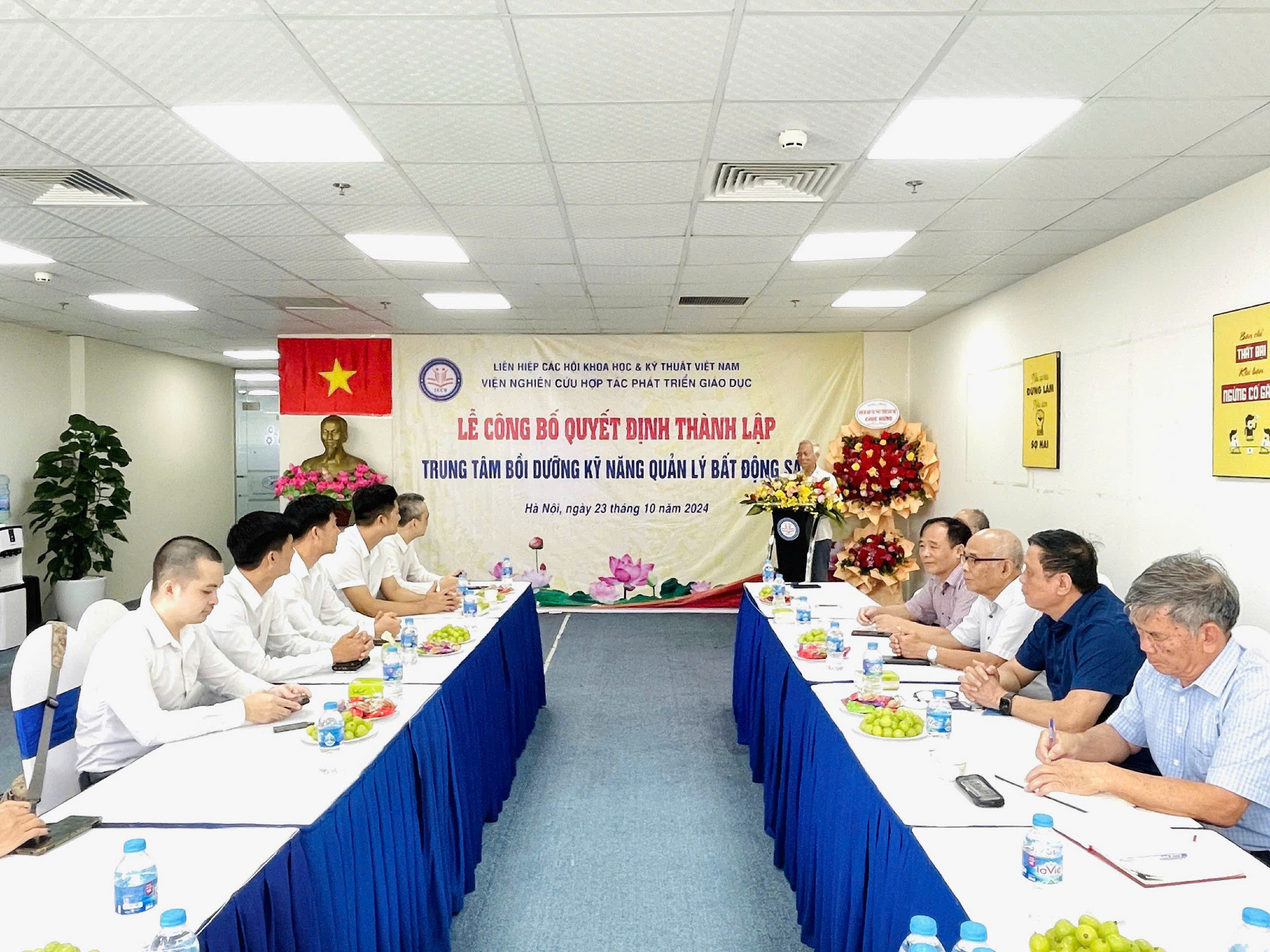 LỄ CÔNG BỐ QUYẾT ĐỊNH THÀNH LẬP TRUNG TÂM BỒI DƯỠNG KỸ NĂNG QUẢN LÝ BẤT ĐỘNG SẢN