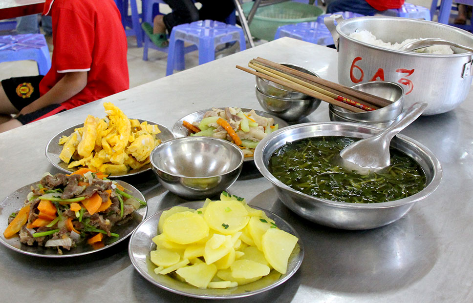 Phú Thọ: Tăng lương cơ sở, bữa ăn của học sinh nội trú được nâng cao
