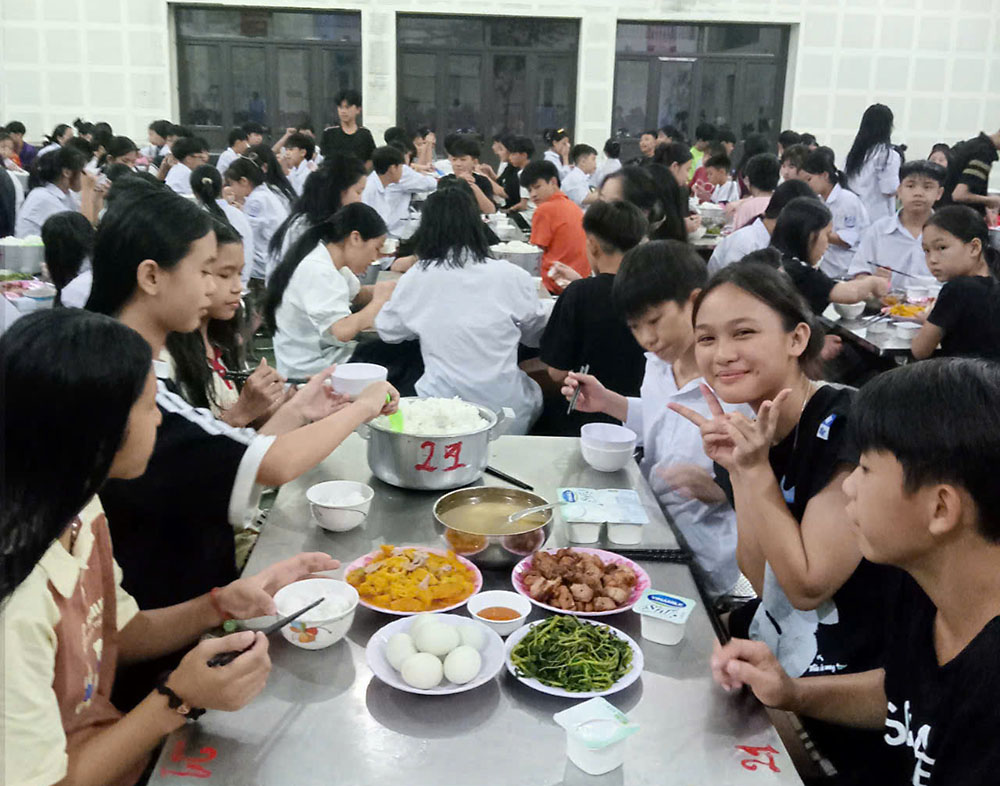 Phú Thọ: Tăng lương cơ sở, bữa ăn của học sinh nội trú được nâng cao