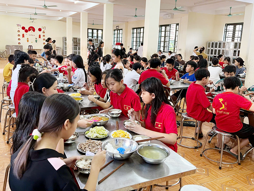 Phú Thọ: Tăng lương cơ sở, bữa ăn của học sinh nội trú được nâng cao