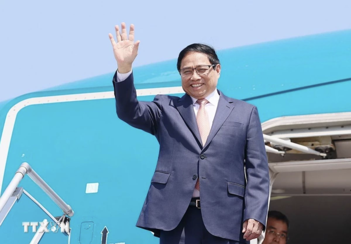 Thủ tướng lên đường dự Hội nghị Cấp cao ASEAN tại Lào