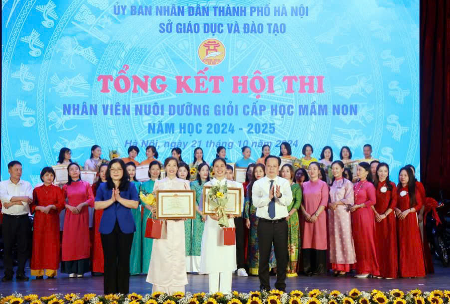 Thứ trưởng Nguyễn Thị Kim Chi chia sẻ những khó khăn vất vả của bậc học mầm non
