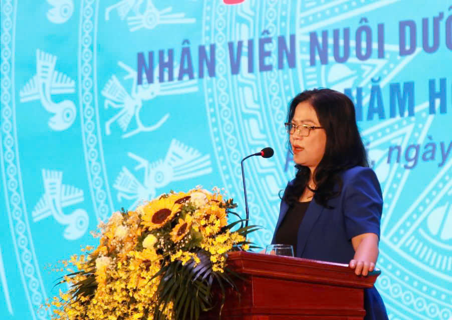 Thứ trưởng Nguyễn Thị Kim Chi chia sẻ những khó khăn vất vả của bậc học mầm non