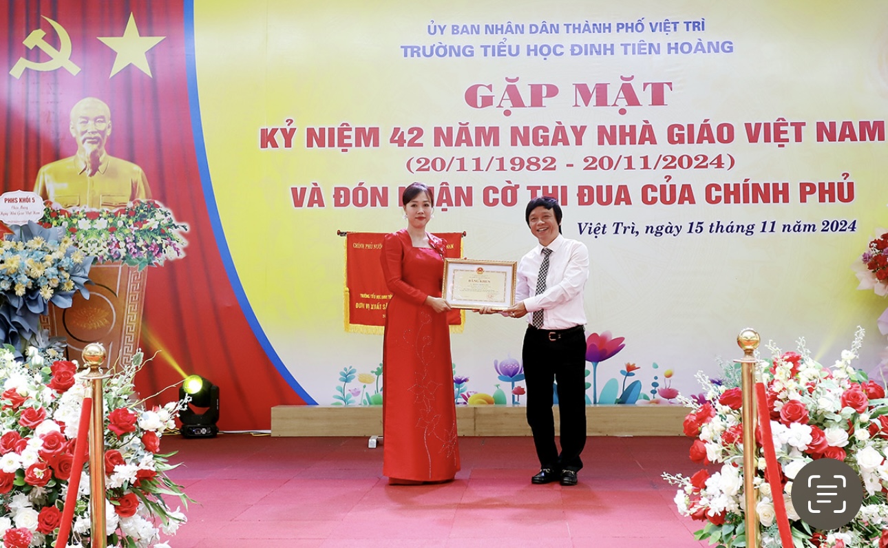 Phú Thọ: Trường Tiểu học Đinh Tiên Hoàng kỷ niệm 42 năm ngày Nhà giáo Việt Nam và đón nhận Cờ thi đua của Chính Phủ