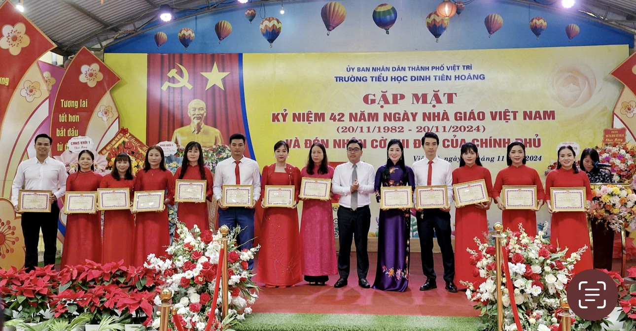 Phú Thọ: Trường Tiểu học Đinh Tiên Hoàng kỷ niệm 42 năm ngày Nhà giáo Việt Nam và đón nhận Cờ thi đua của Chính Phủ