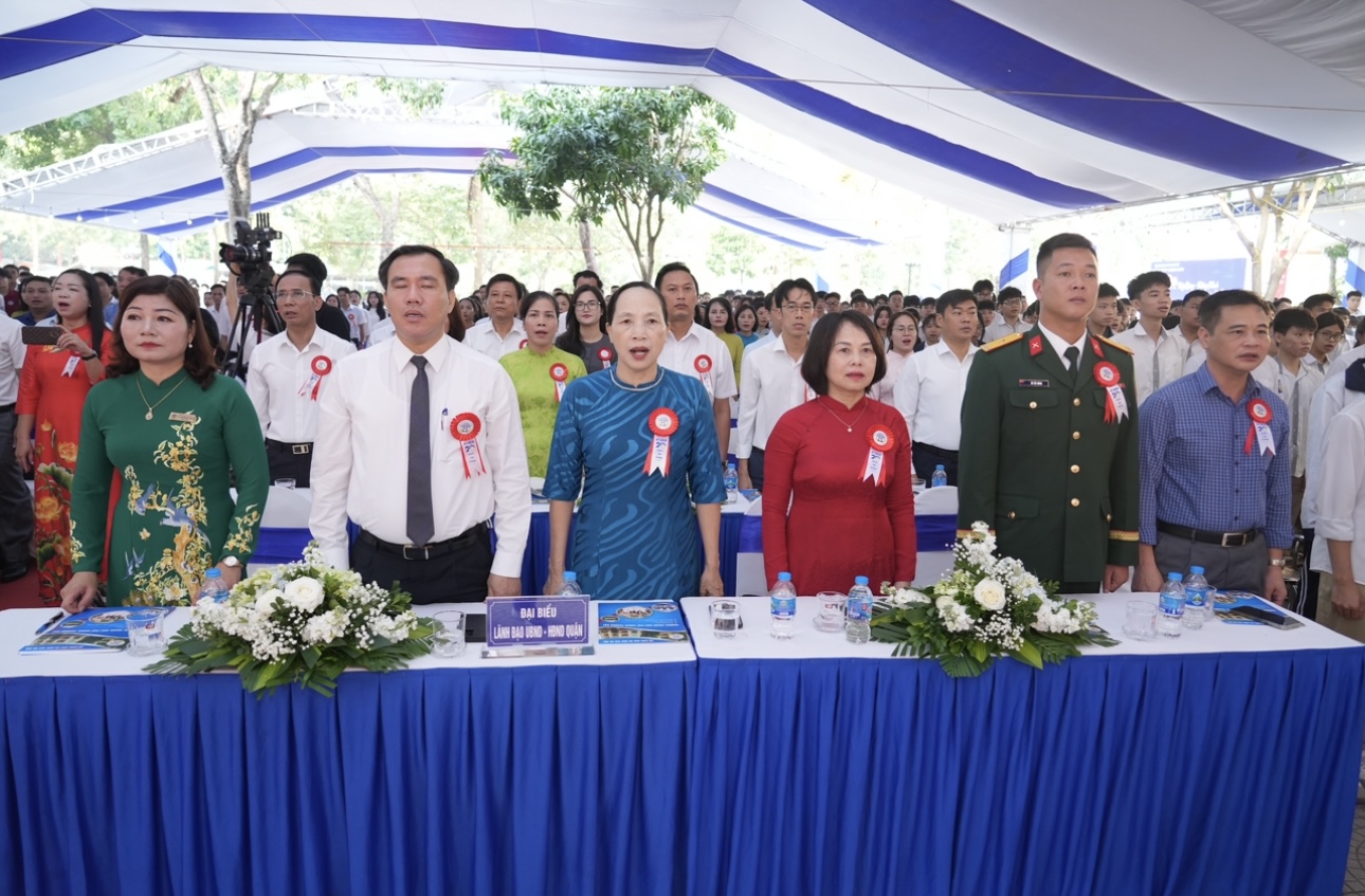Lễ kỷ niệm 20 năm thành lập trường THPT Thượng Cát và đón nhận Bằng khen của Bộ GD&ĐT