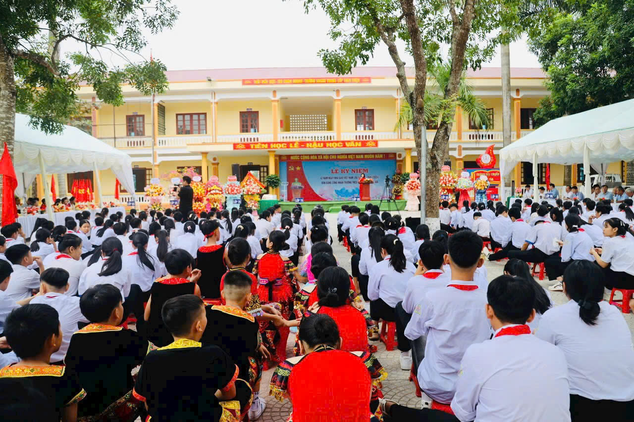 Trường THCS Thăng Thọ tổ chức Lễ kỷ niệm 42 năm ngày Nhà giáo Việt Nam 20/11 (20/11/1982-20/11/2024)