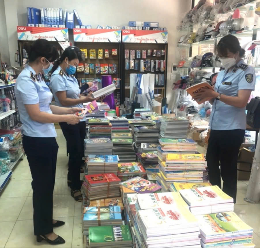 Sách giả tràn lan: Làm sao để phụ huynh, học sinh không “ dính bẫy” ?