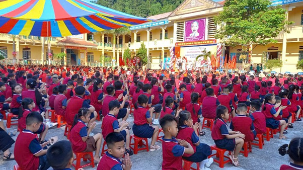 Trao sách, trao yêu thương: Hành trình đến trường của những ước mơ