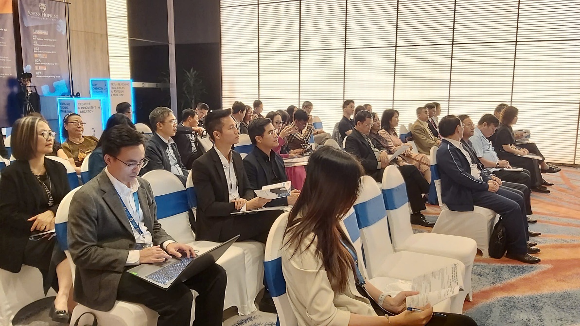 Hội thảo khoa học quốc tế “Ứng dụng hiệu quả công nghệ trí tuệ nhân tạo trong giáo dục"