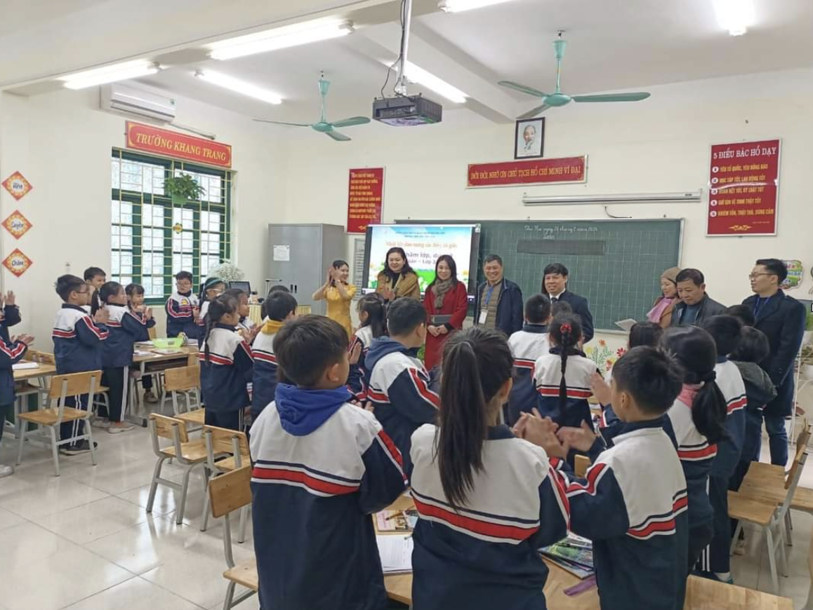 HÀ NỘI: LÃNH ĐẠO SỞ GD&DT CHẤM THI GIÁO VIÊN DẠY GIỎI TIỂU HỌC CẤP THÀNH PHỐ TẠI SÓC SƠN