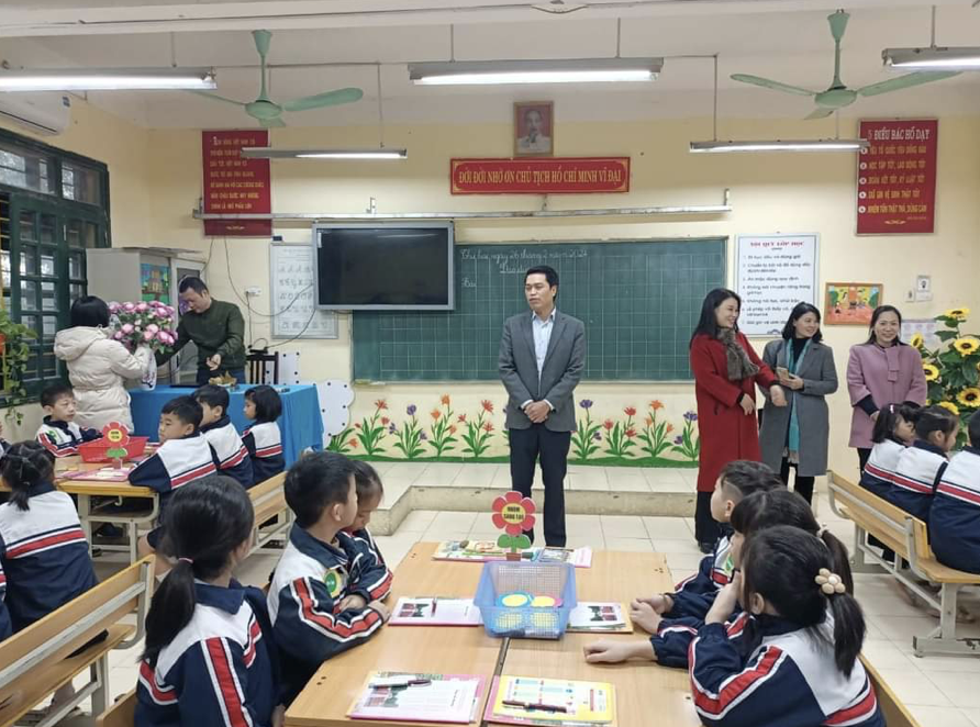 HÀ NỘI: LÃNH ĐẠO SỞ GD&DT CHẤM THI GIÁO VIÊN DẠY GIỎI TIỂU HỌC CẤP THÀNH PHỐ TẠI SÓC SƠN
