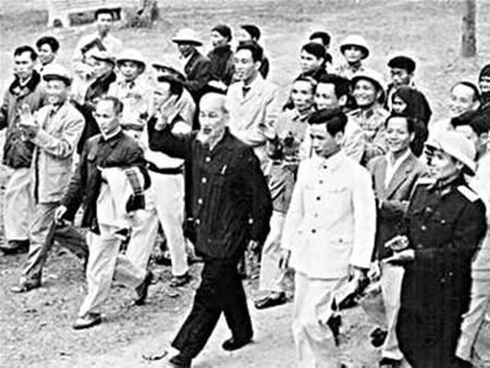 VẬN DỤNG TƯ TƯỞNG HỒ CHÍ MINH VỀ “HUẤN LUYỆN CÁN BỘ” TRONG ĐÀO TẠO, BỒI DƯỠNG ĐỘI NGŨ CÁN BỘ QUẢN LÝ GIÁO DỤC Ở CÁC HỌC VIỆN, TRƯỜNG SĨ QUAN QUÂN ĐỘI HIỆN NAY