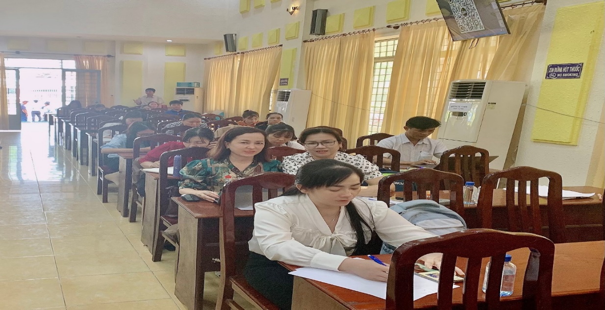 CAO LÃNH TỔ CHỨC LỚP BỒI DƯỠNG NGHIỆP VỤ VIẾT TIN VÀ KỸ NĂNG CHỤP ẢNH BÁO CHÍ LÀM VIDEO CLIP NGẮN NĂM 2024