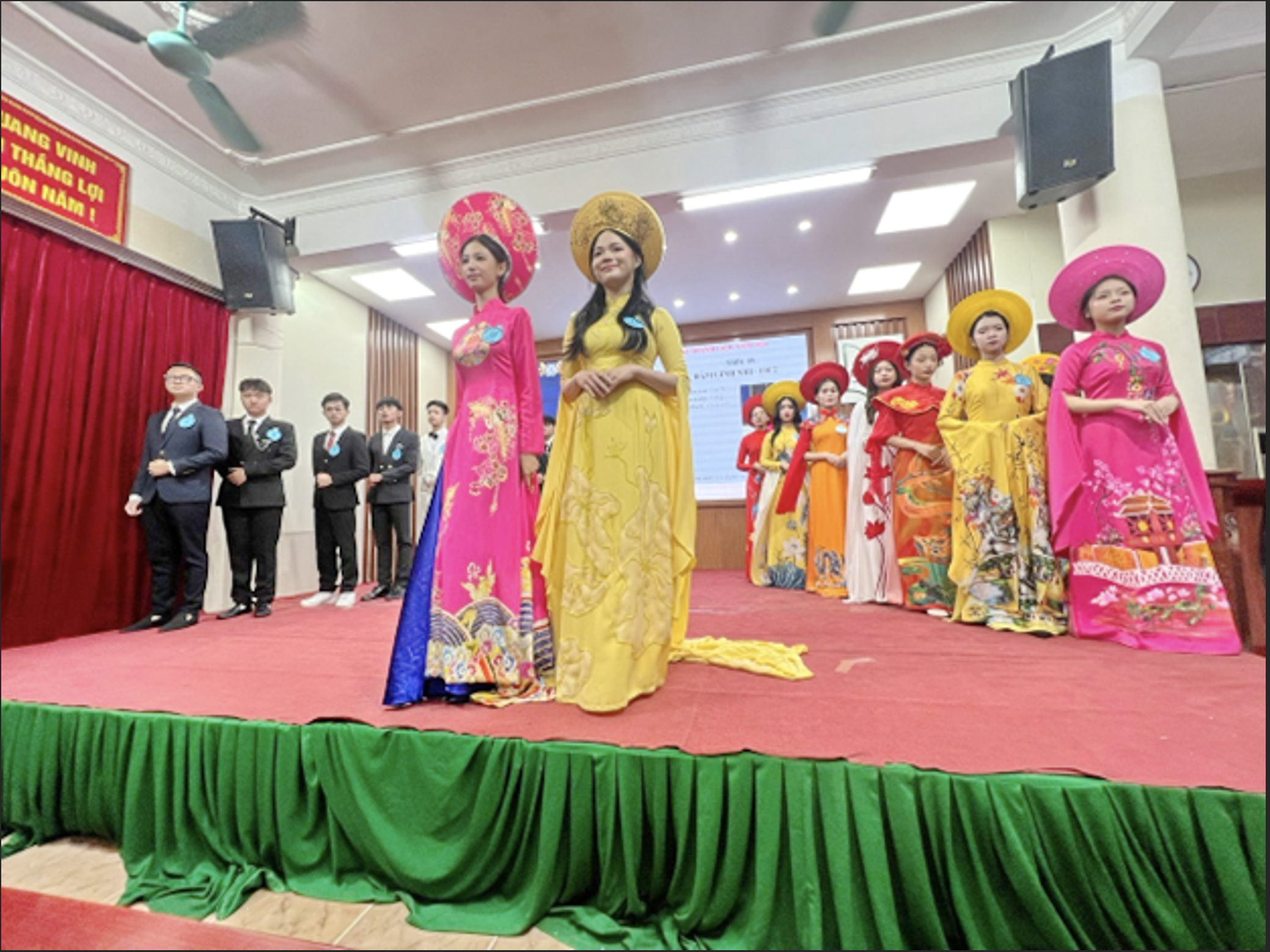 Hội thi học sinh Đông Đô thanh lịch