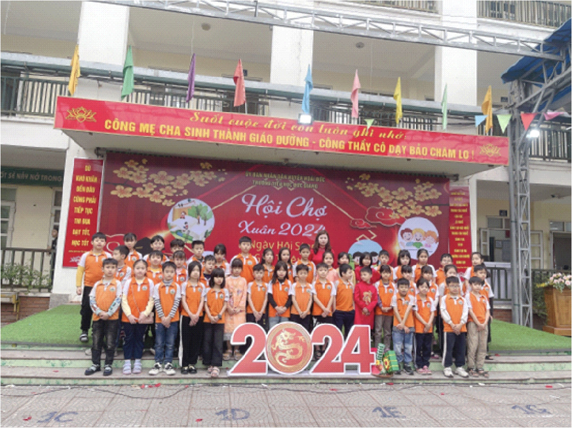 Hoài Đức: Rực rỡ hội chợ xuân giáp thìn năm 2024 tại trường tiểu học xã Đức Giang