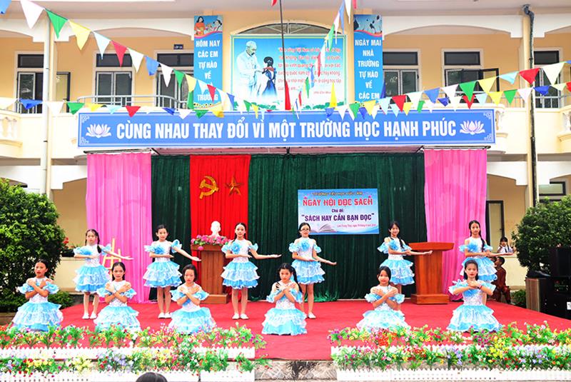 NHIỀU HOẠT ĐỘNG HẤP DẪN TẠI NGÀY HỘI SÁCH TRƯỜNG TIỂU HỌC ĐỨC LÂM
