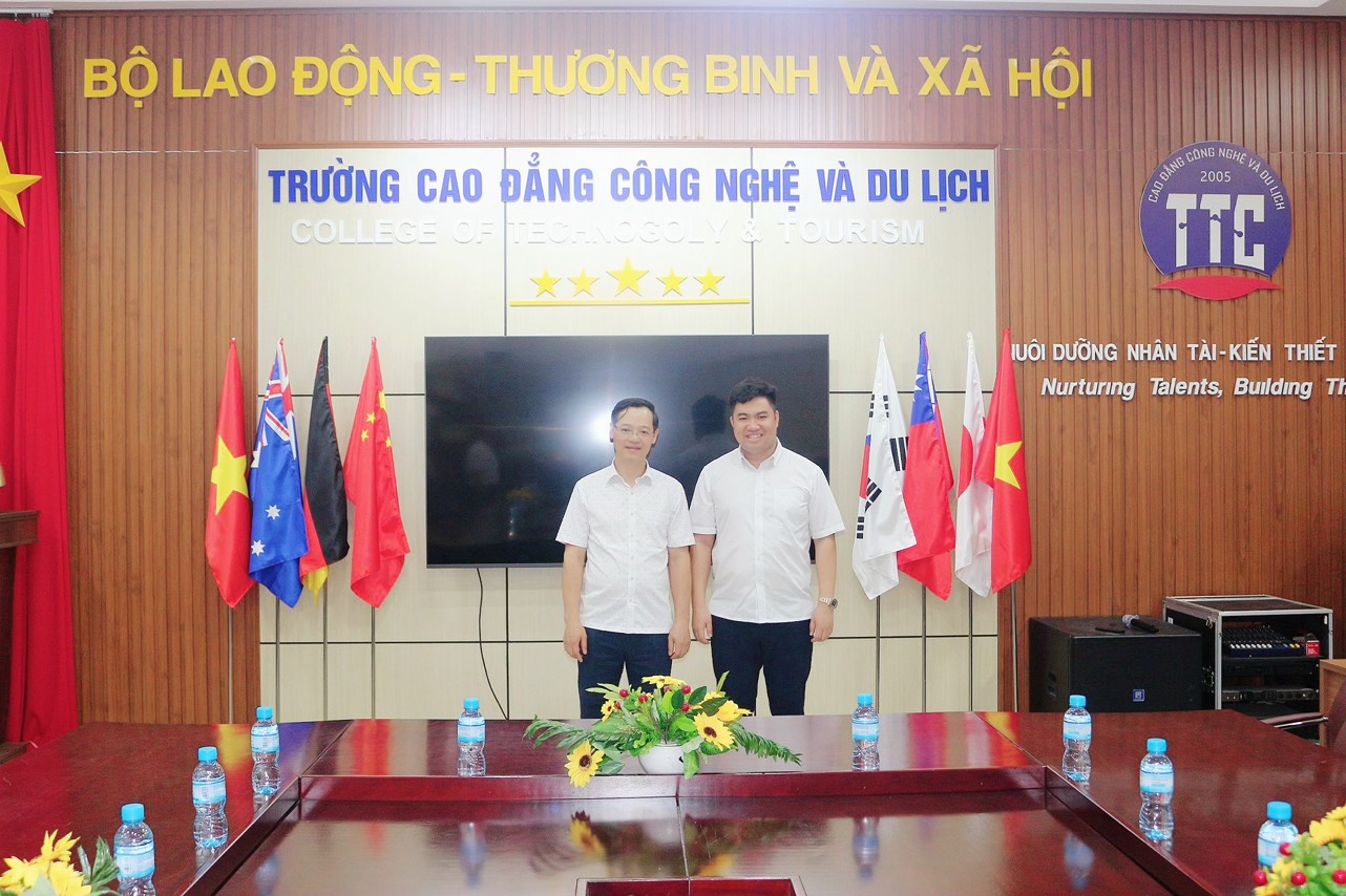 Tổng Cục trưởng Tổng cục Giáo dục nghề nghiệp Bộ LĐTB&XH thăm và làm việc tại trường Cao đẳng Công nghệ và Du lịch