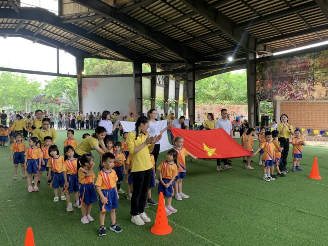 Hoạt động trải nghiệm ngoài trời của bé tại trường mầm non
