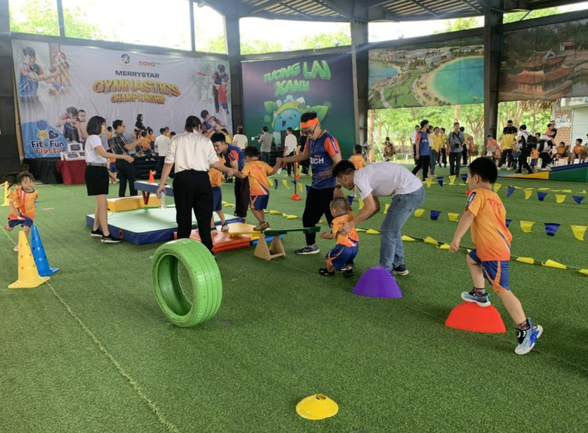 Hoạt động trải nghiệm ngoài trời của bé tại trường mầm non