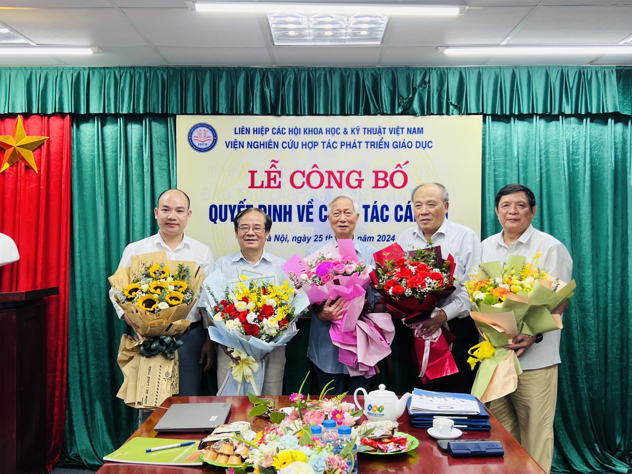 LỄ CÔNG BỐ QUYẾT ĐỊNH VỀ CÔNG TÁC CÁN BỘ CỦA VIỆN NGHIÊN CỨU HỢP TÁC PHÁT TRIỂN GIÁO DỤC