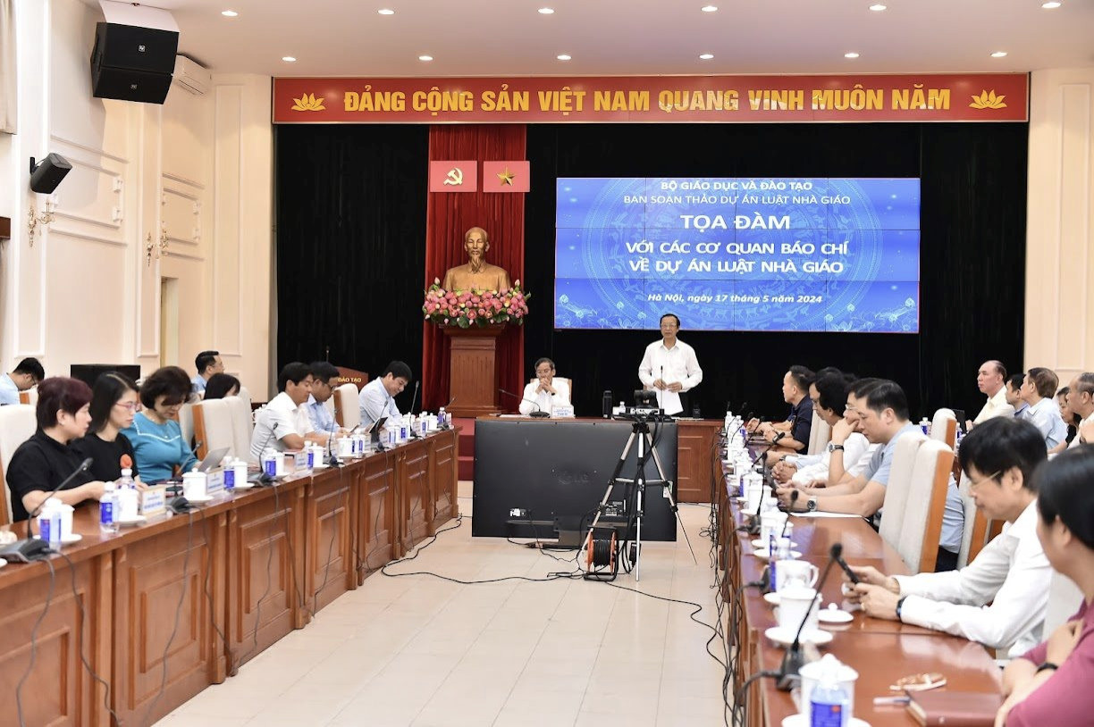 Cần thiết cấp chứng chỉ hành nghề để ngăn các ‘nhà giáo tự xưng’