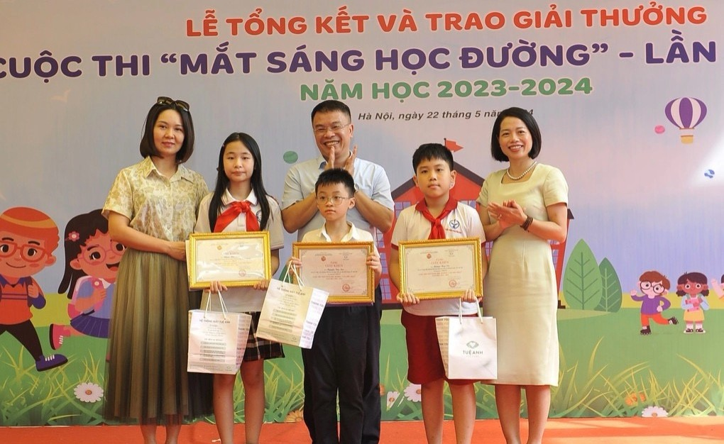 Vượt qua 25.000 bài dự thi, nữ sinh lớp 5 giành giải Nhất cuộc thi vẽ về đôi mắt