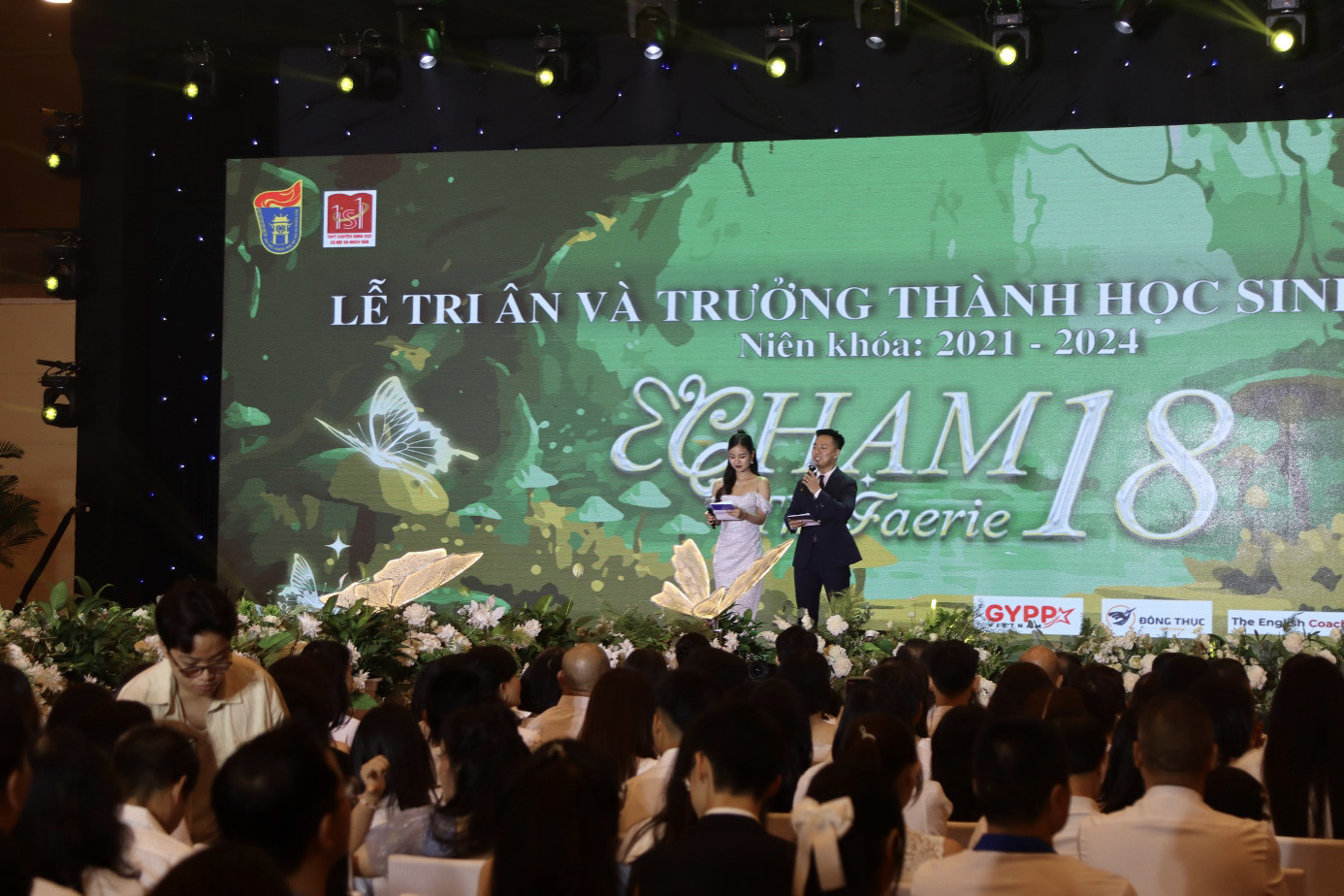 Học sinh Trường Chuyên Khoa học Xã hội và Nhân văn tại Đêm dạ hội CHẠM 18: THE FAERIE