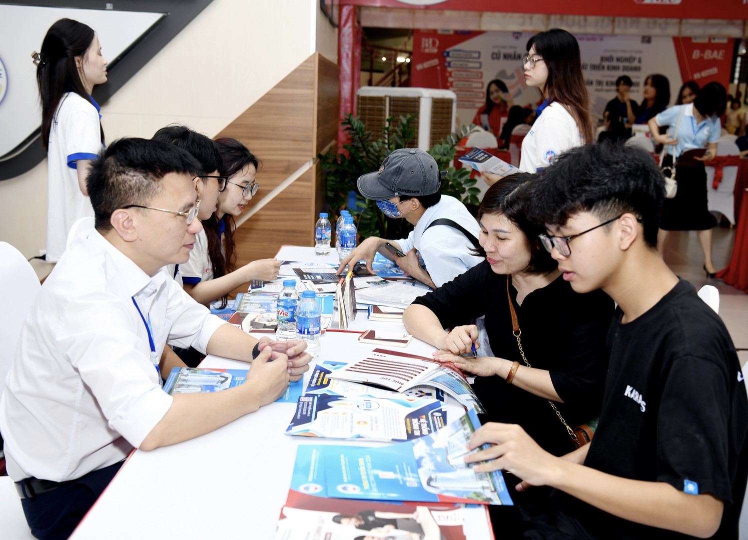 Trường Kinh tế Quốc dân mở thêm loạt ngành mới về kỹ thuật
