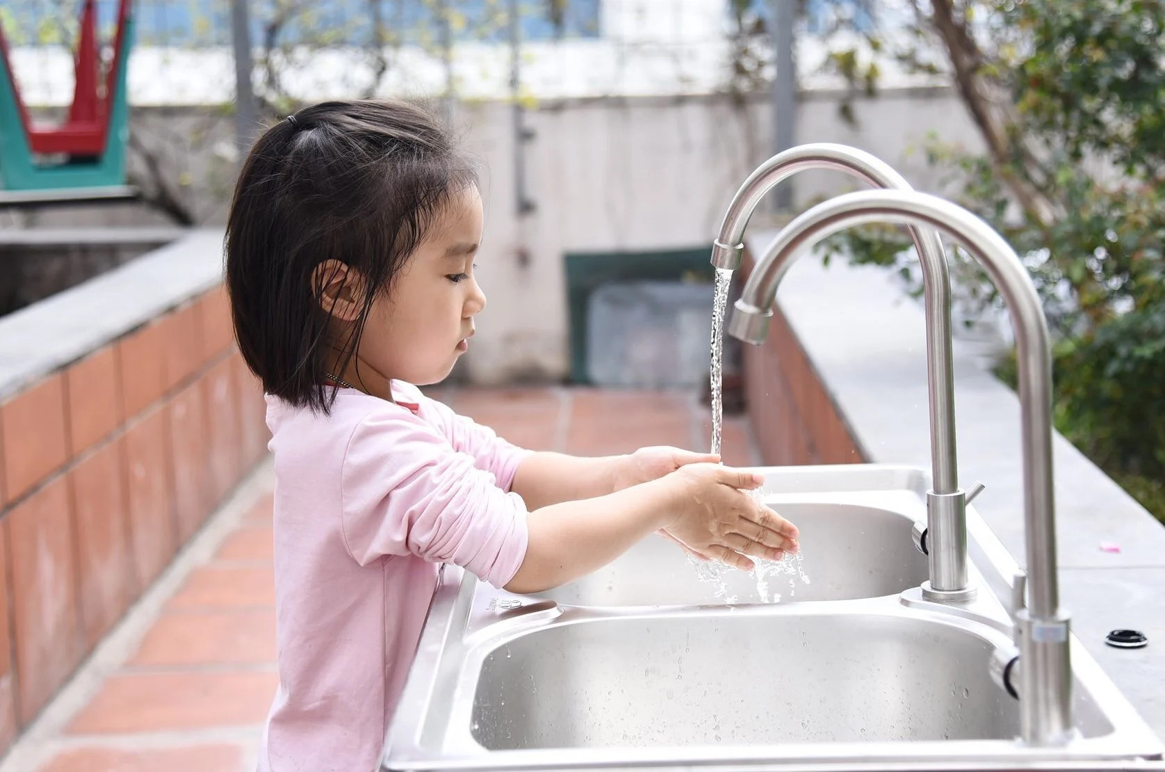 Bộ GD&ĐT: Yêu cầu đảm bảo nước sạch và vệ sinh trong trường học