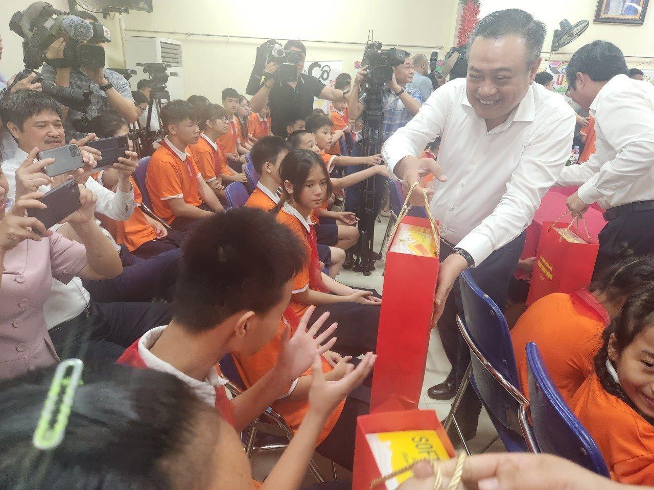 Đảng, Nhà nước cùng các cơ quan chức năng luôn dành sự quan tâm, chăm lo đặc biệt cho trẻ em