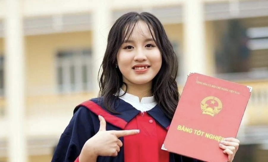 Hải Phòng: Nữ thủ khoa lớp 10 đạt 49/50 điểm