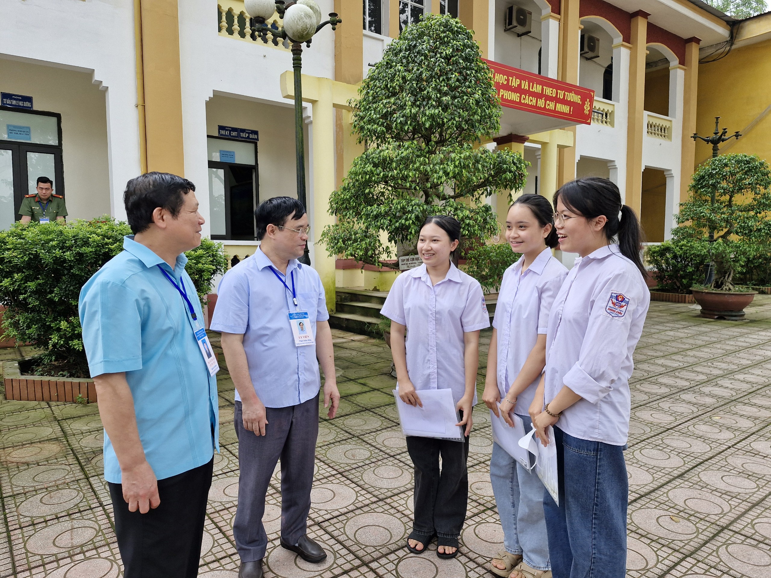 Phú Thọ: Đồng chí Nguyễn Văn Mạnh - Giám đốc sở GD&ĐT kiểm tra thi tốt nghiệp THPT năm 2024