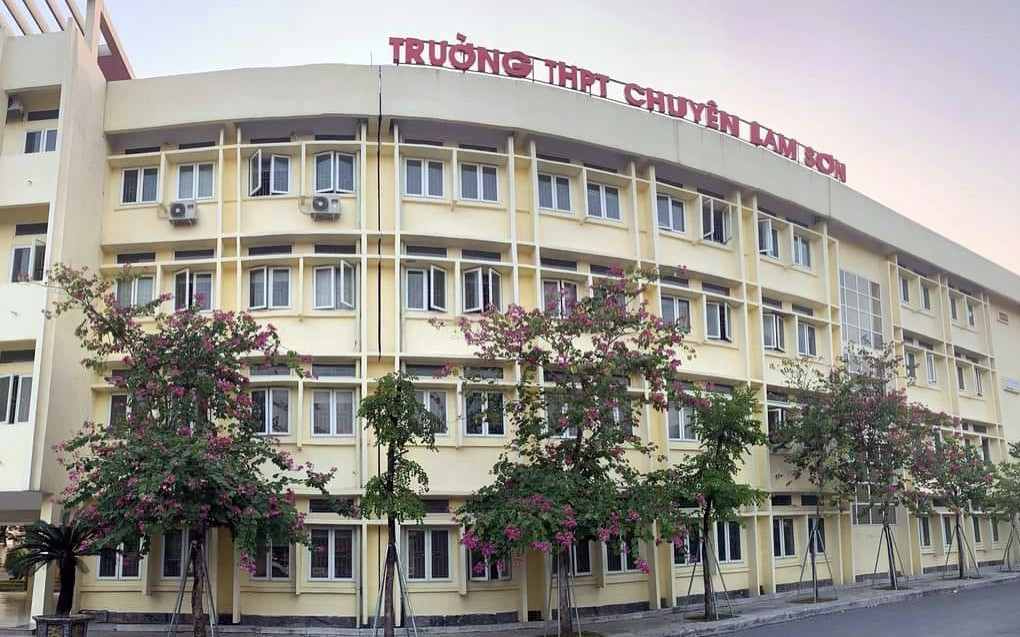 Sau phúc khảo, thí sinh thi vào trường chuyên Lam Sơn tăng từ 1 điểm lên 9 điểm