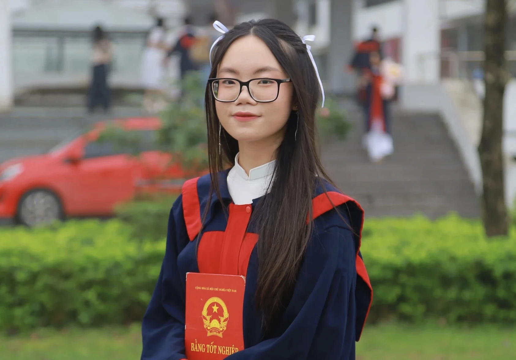 Nữ thủ khoa toàn quốc với 3 điểm 10 và bài văn dài 12 trang