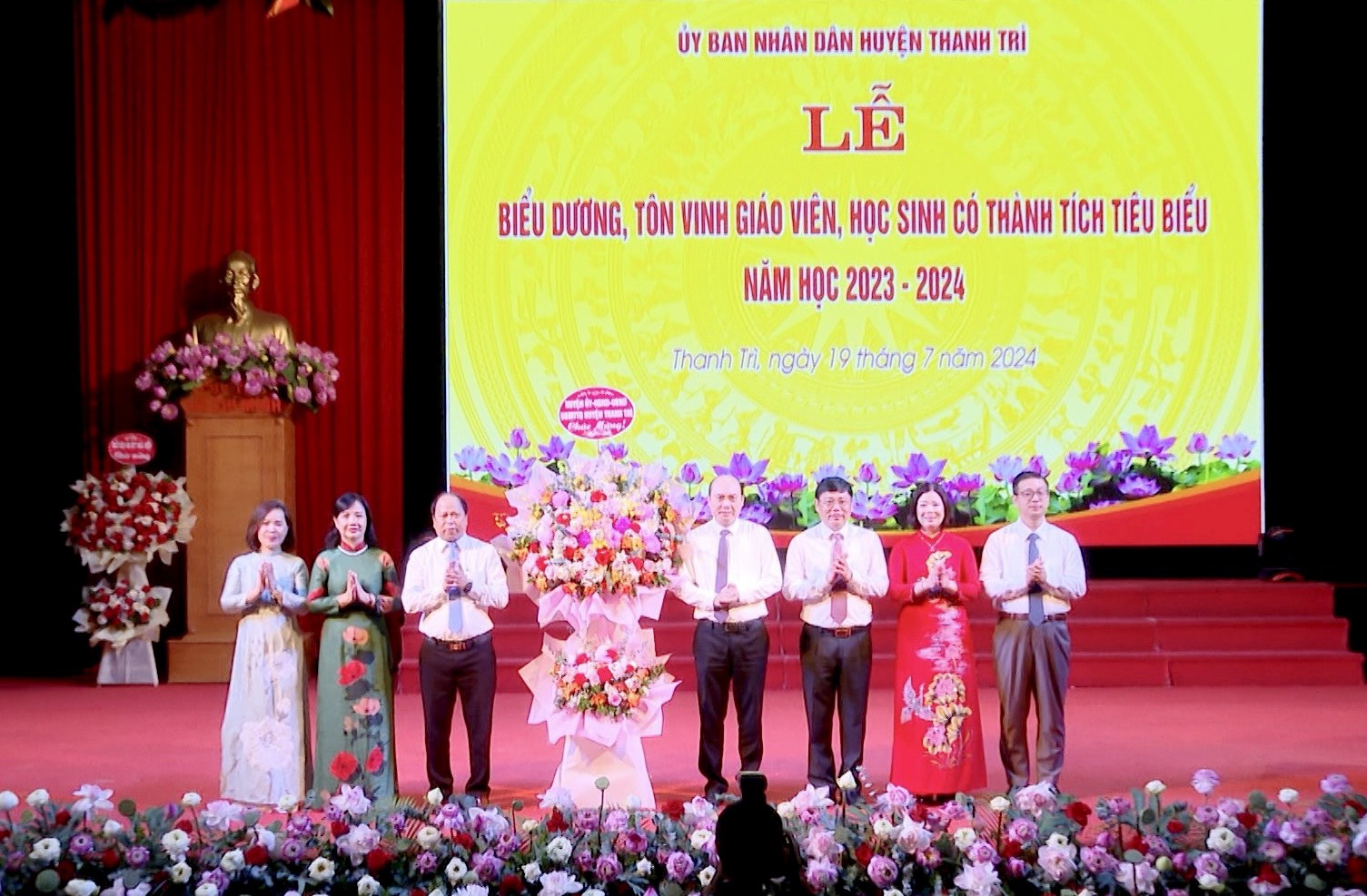 HUYỆN THANH TRÌ: BIỂU DƯƠNG, VINH DANH GIÁO VIÊN, HỌC SINH CÓ THÀNH TÍCH TIÊU BIỂU TRONG NĂM HỌC 2023 – 2024