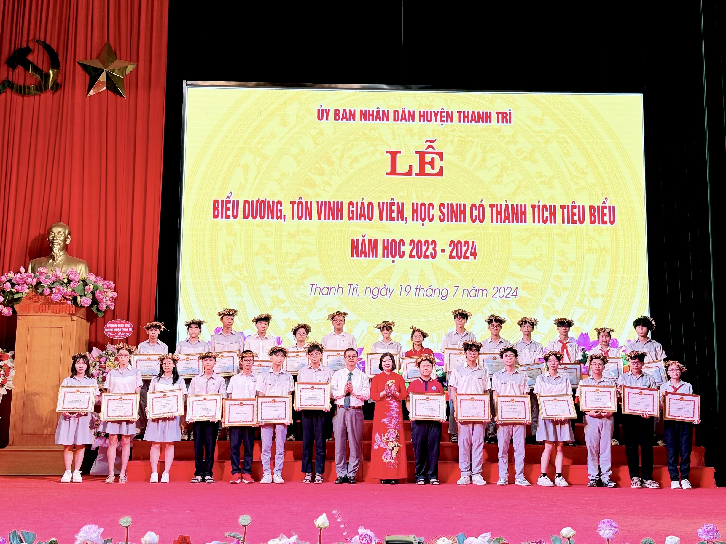 HUYỆN THANH TRÌ: BIỂU DƯƠNG, VINH DANH GIÁO VIÊN, HỌC SINH CÓ THÀNH TÍCH TIÊU BIỂU TRONG NĂM HỌC 2023 – 2024