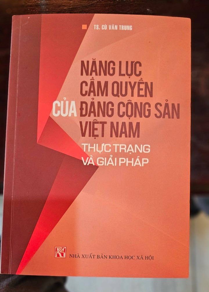 Ban Truyền Thông xúc tiến hợp tác với Viện Nghiên cứu Chính sách và Các vấn đề xã hội