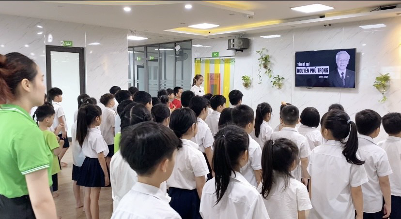 Trường IQSCHOOL Tổ Chức Lễ Viếng Tổng Bí Thư Nguyễn Phú Trọng: Học Sinh Tưởng Nhớ và Học Hỏi Từ Tấm Gương Vĩ Đại